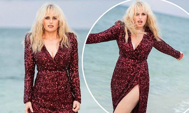 Rebel Wilson shows off her incredible 77lbs weight loss | Daily Mail Online