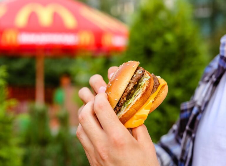8 Fast-Food Chains That Use Pure Ground Beef for Their Burgers
