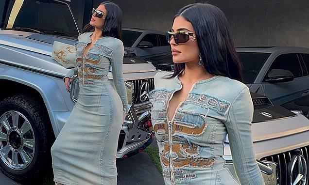 Kylie Jenner flaunts weight loss in a skintight denim dress | Daily Mail Online